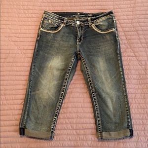 Almost Famous Cropped Denim Capris